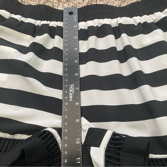 THML Striped Shorts with Hem Detail Size Small Black / White - Picture 6 of 13